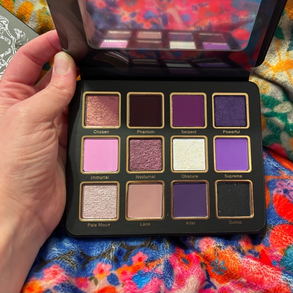 *NEW* Cosmic Brushes Gothic Palette / Glam Eyeshadow Purple Palette - NIB - Picture 2 of 10